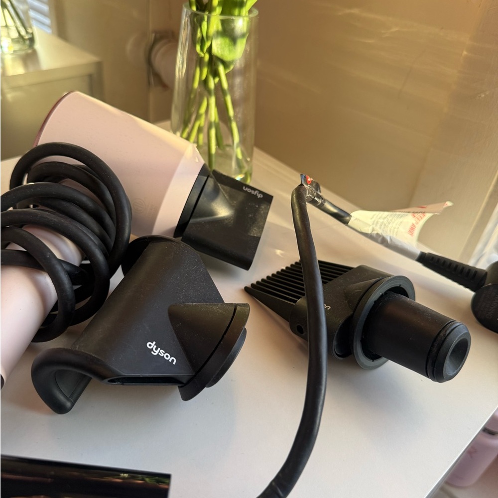 Dyson supersonic hair dryer - Picture 10 of 11